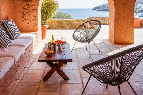 Exquisite beachfront mansion, 5 bedrooms-Syros