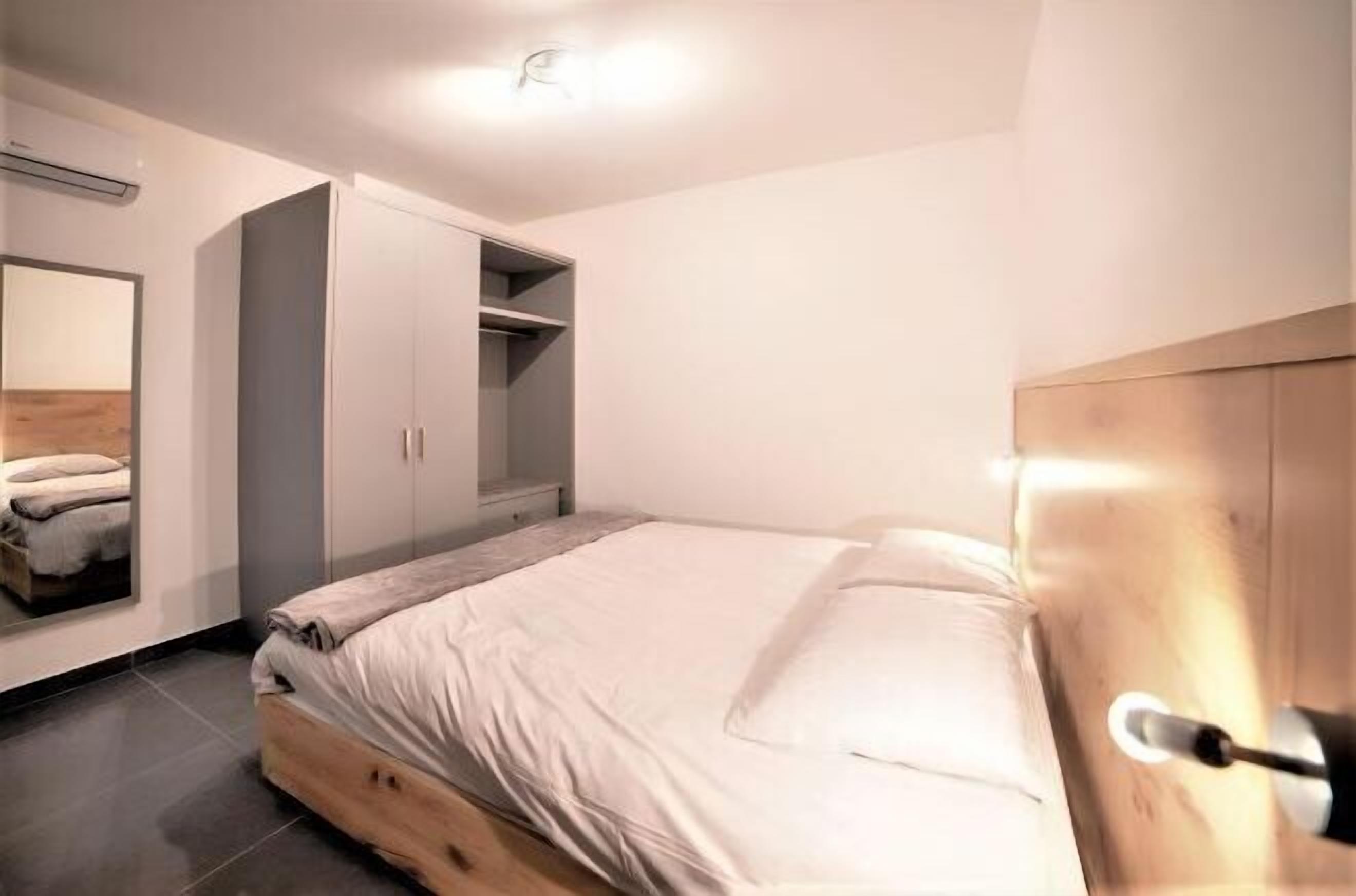 1 bedroom, premium bedding, Select Comfort beds, individually decorated