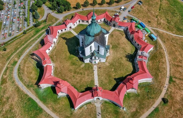 Exterior - Rural Bliss: Rent a Homestead for the Perfect Escape from Everyday Hustle! (Snežné)