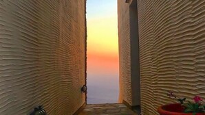 المنطقة المحيطة بالمنشأة