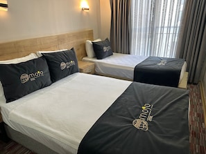 Deluxe Twin Room | 1 bedroom, premium bedding, minibar, desk