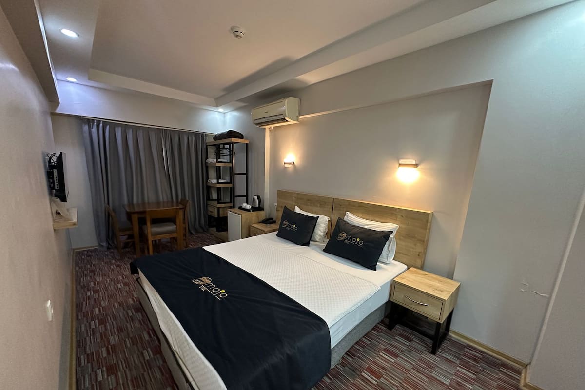 Phòng đôi Deluxe | 1 phòng ngủ, bộ đồ giường cao cấp, minibar, bàn