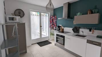 Refrigerador, microondas, horno, placa de cocina