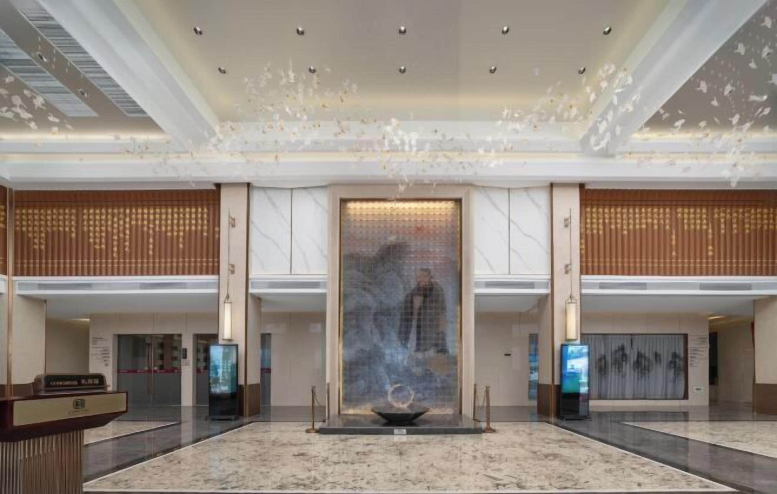 المنشأة من الداخل