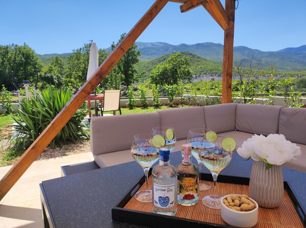 Outdoor dining - Holiday House Mila for family vacation by the river and the sea. (Trnbusi)