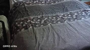 2 chambres, fer et planche Ă repasser, Wi-Fi gratuit, draps fournis