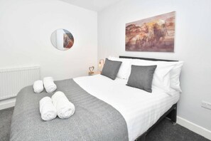 4 bedrooms, desk, iron/ironing board, WiFi