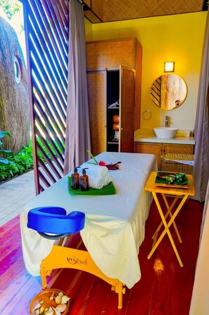 2 treatment rooms, massages