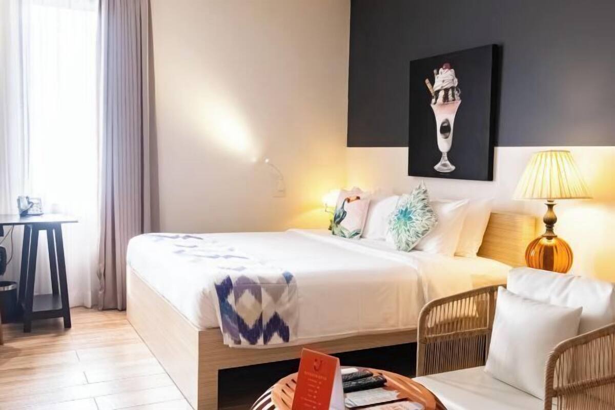 Free WiFi, individually decorated, individually furnished, bed sheets
