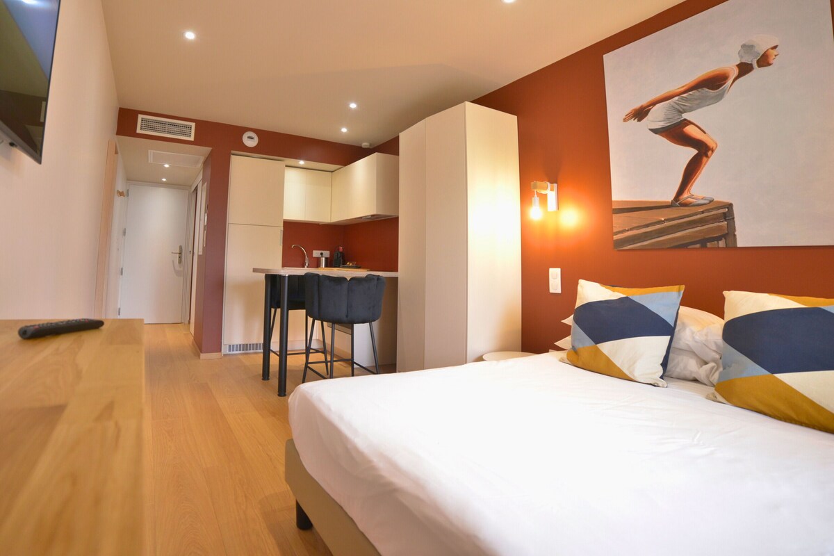 Studio | In-room safe, blackout drapes, iron/ironing board, WiFi (free)