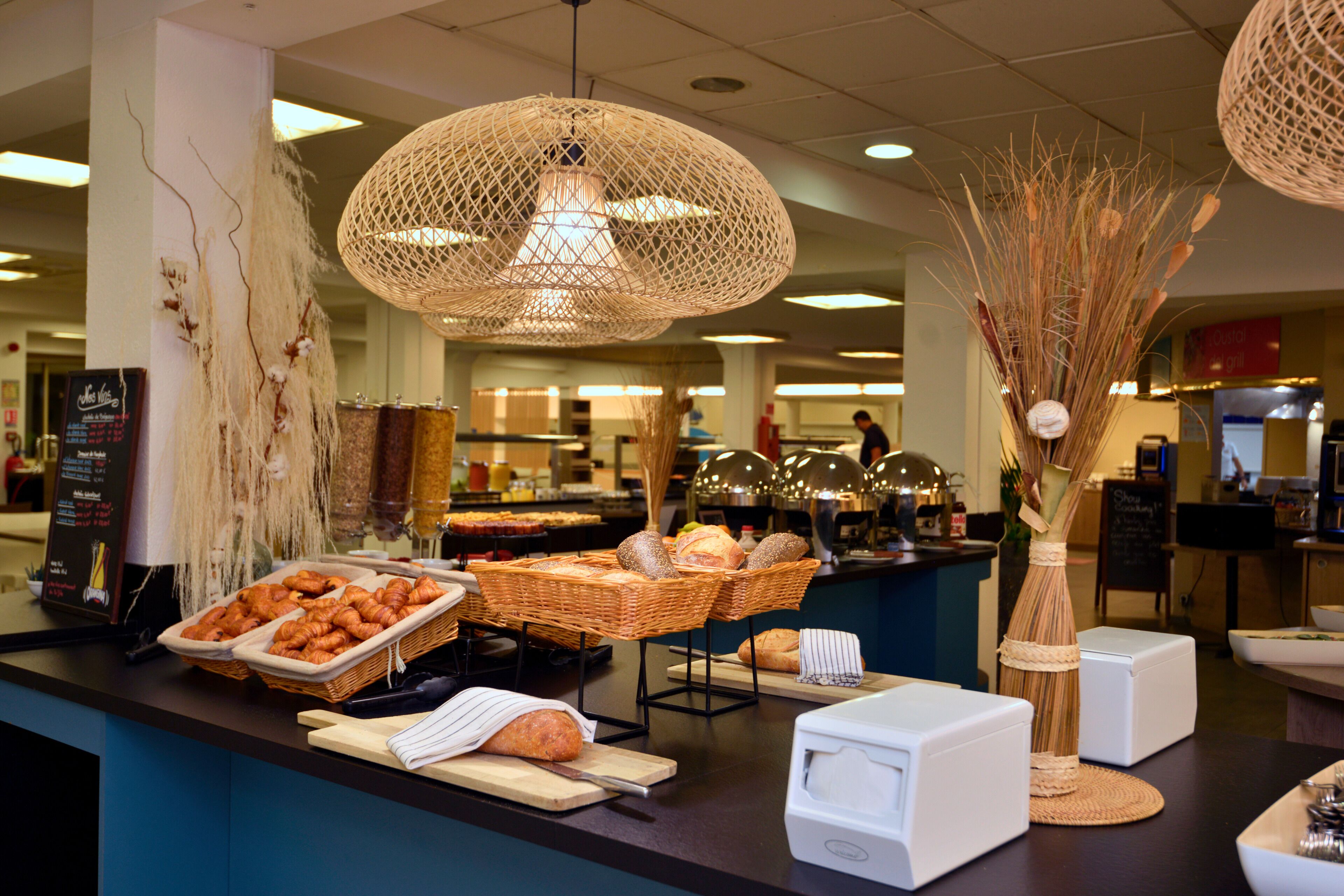 Petit déjeuner buffet servi tous les jours en supplément