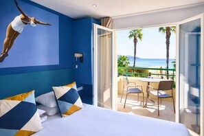 Caja fuerte, cortinas opacas, tabla de planchar con plancha