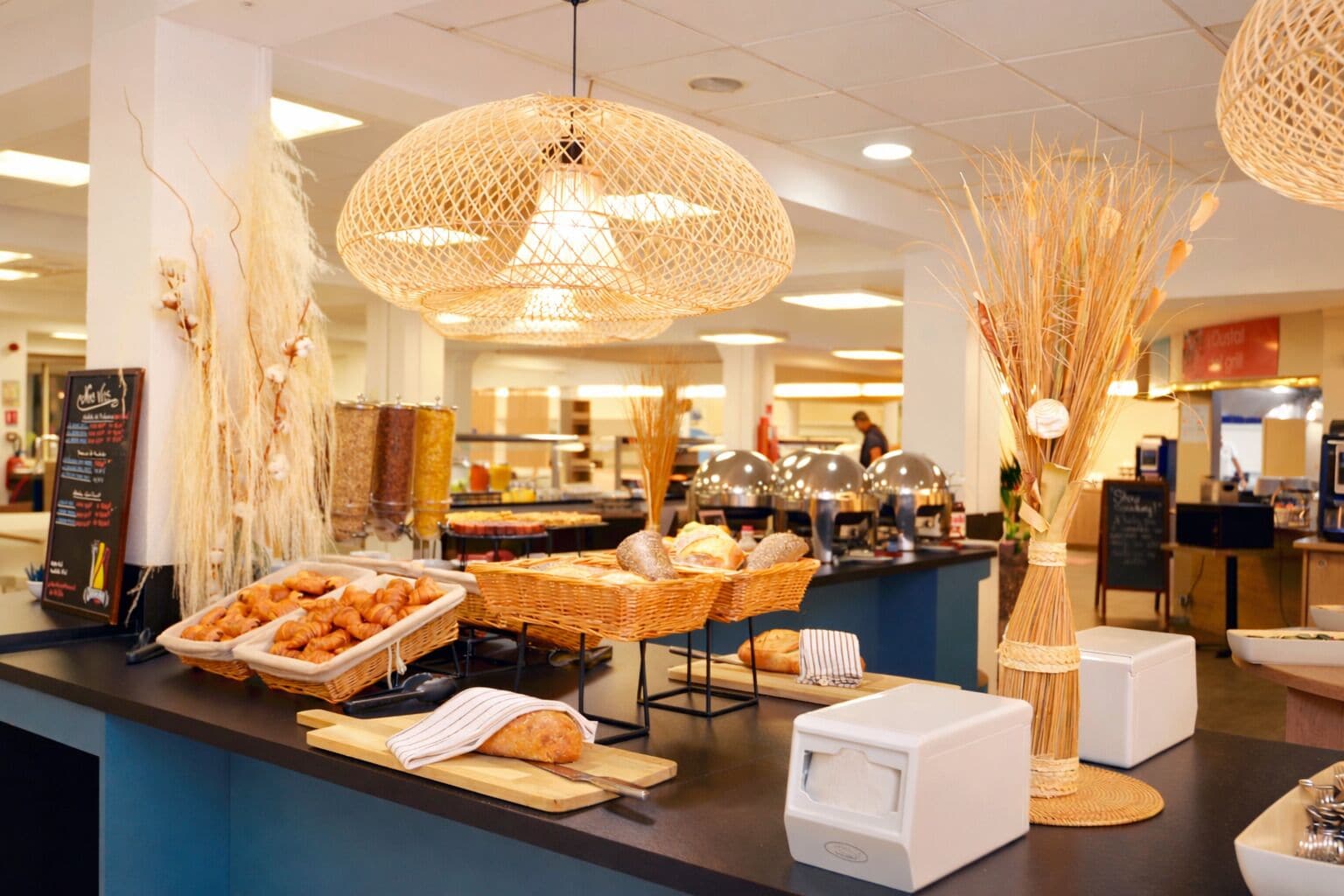 Tägliches Frühstücksbuffet (16 EUR pro Person)