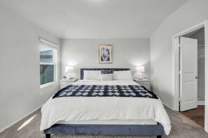 3 bedrooms, desk, iron/ironing board, free WiFi