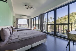 四人房-附阳台 | 遮光窗帘、免费 WiFi、床单