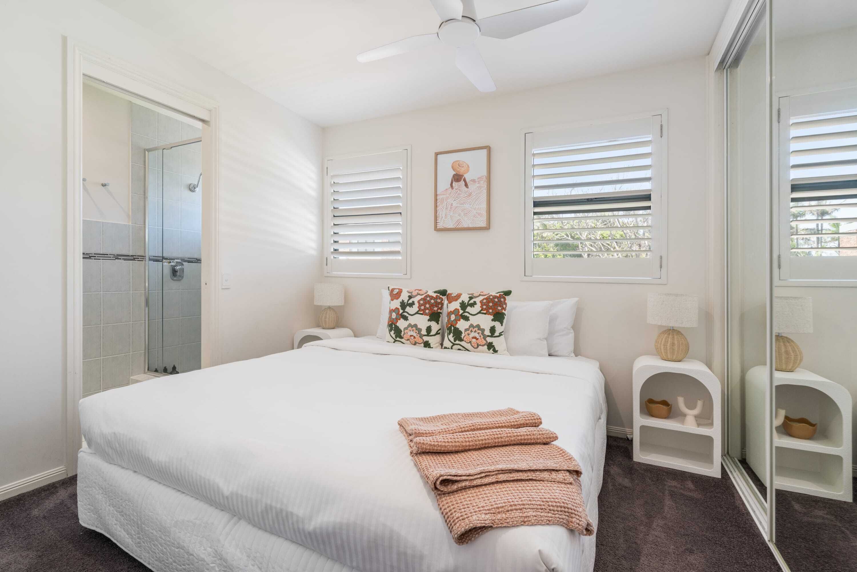 3 bedrooms, desk, iron/ironing board, travel cot