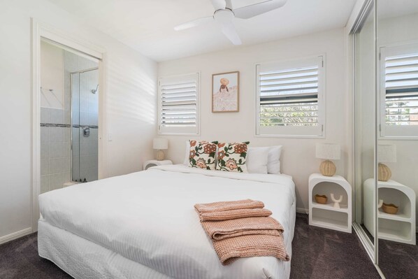 3 bedrooms, desk, iron/ironing board, travel cot