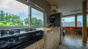 Classic Villa | Private kitchen | Full-size fridge, microwave, stovetop, electric kettle