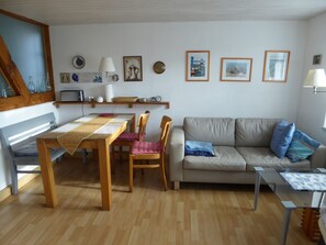 TV, DVD player, books, stereo