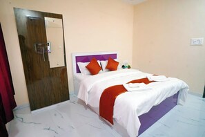 Deluxe Room | Hill view - The Serenity Resort (Mahabaleshwar)