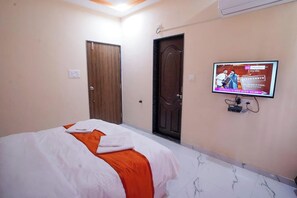 Deluxe Room | Hill view - The Serenity Resort (Mahabaleshwar)