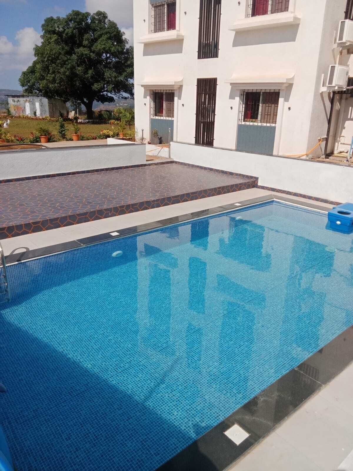 Una piscina cubierta