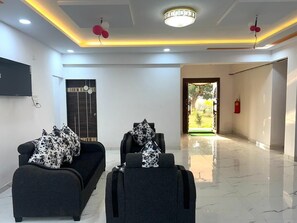 Lobby - The Serenity Resort (Mahabaleshwar)