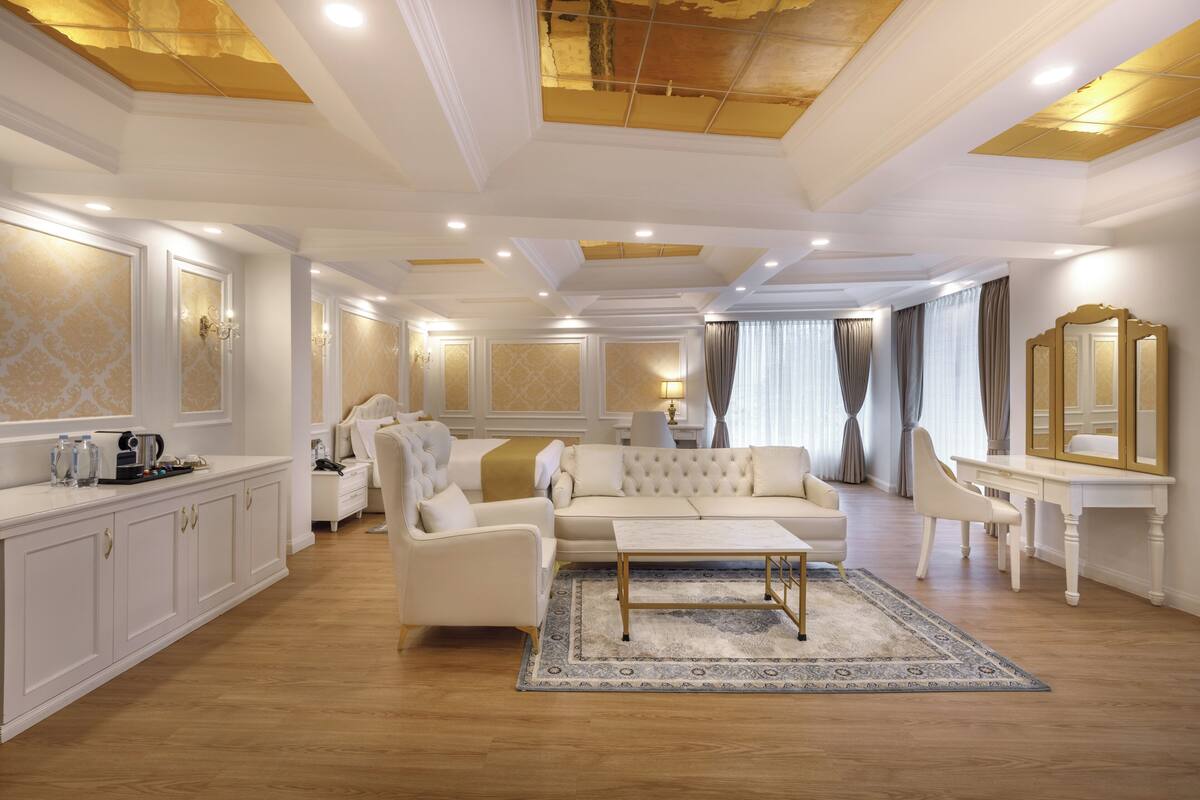 Royal Villa With Private Pool | 高档床上用品、记忆海绵床垫、迷你吧（备有免费物品）、客房内保险箱