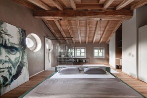 4 Schlafzimmer, Schreibtisch, Bügeleisen/Bügelbrett, Bettwäsche