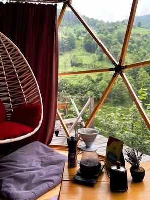 Dag Manzarali Exclusive Oda | Ropa de cama de alta calidad, escritorio, insonorización y wifi gratis