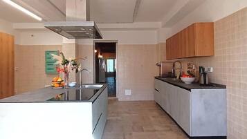 Køleskab, ovn, kogeplade, opvaskemaskine