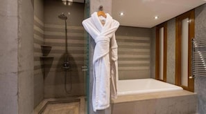 Jetted bath, hair dryer, bidet, towels - Villa Hana B (Marrakech)