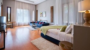 7 chambres, fer et planche à repasser, Wi-Fi, draps fournis