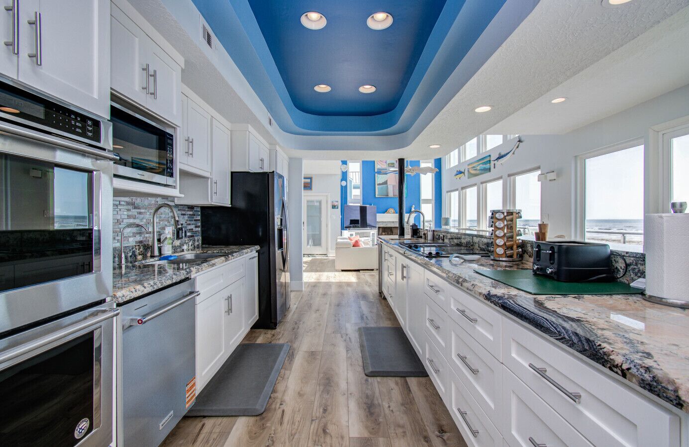 Frigorífic, microones, forn i placa de cuina 