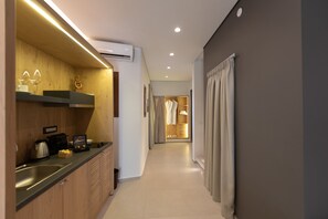 Deluxe Duplex, 2 Bedrooms | Private kitchen