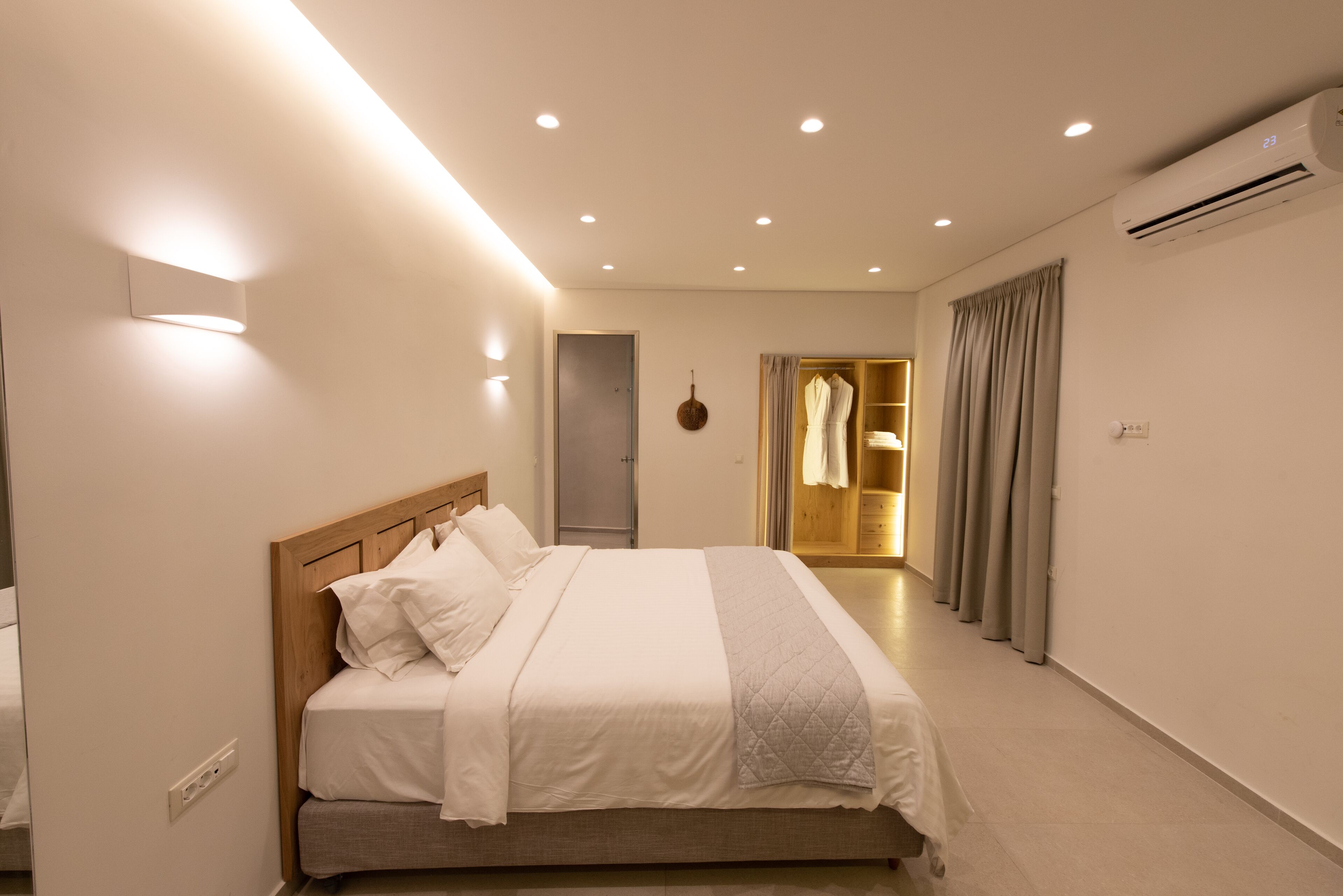 In-room safe, soundproofing, iron/ironing board, free WiFi