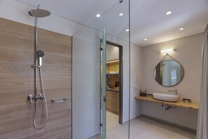 Dupleks Deluks, 2 kamar tidur | Kamar mandi | Shower, perlengkapan mandi gratis, pengering rambut, dan handuk
