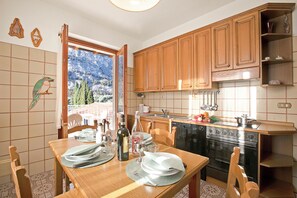 Family Apartment, Multiple Bedrooms, Mountainside (Albatros) | Private kitchen - Albatros (Dro)