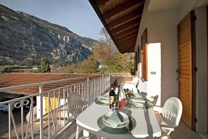 Family Apartment, Multiple Bedrooms, Mountainside (Albatros) | Outdoor dining - Albatros (Dro)