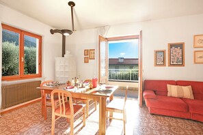 Familieleilighet, flere soverom, ved fjell (AlbaDros Ulive Nest) | Spiseområde