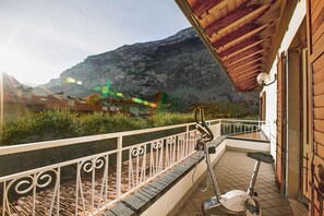 Apartemen Keluarga, beberapa kamar, tepi gunung (Albatros) | Teras/patio