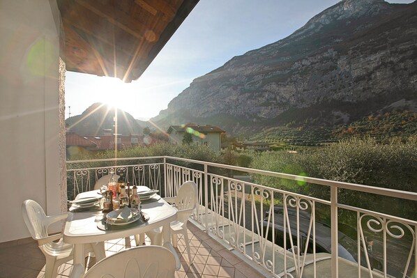 Family Apartment, 2 Bedrooms, Mountainside (Albatros) | Balcony