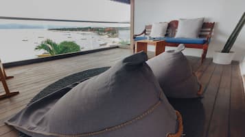 Quarto duplo superior, sacada, vista para o oceano | Vista da sacada