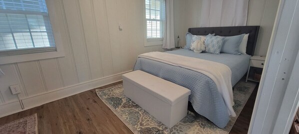 2 bedrooms, desk, iron/ironing board, travel cot
