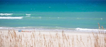 Waterfront cottage with a jon boat, Kayaks, and three miles to the beach