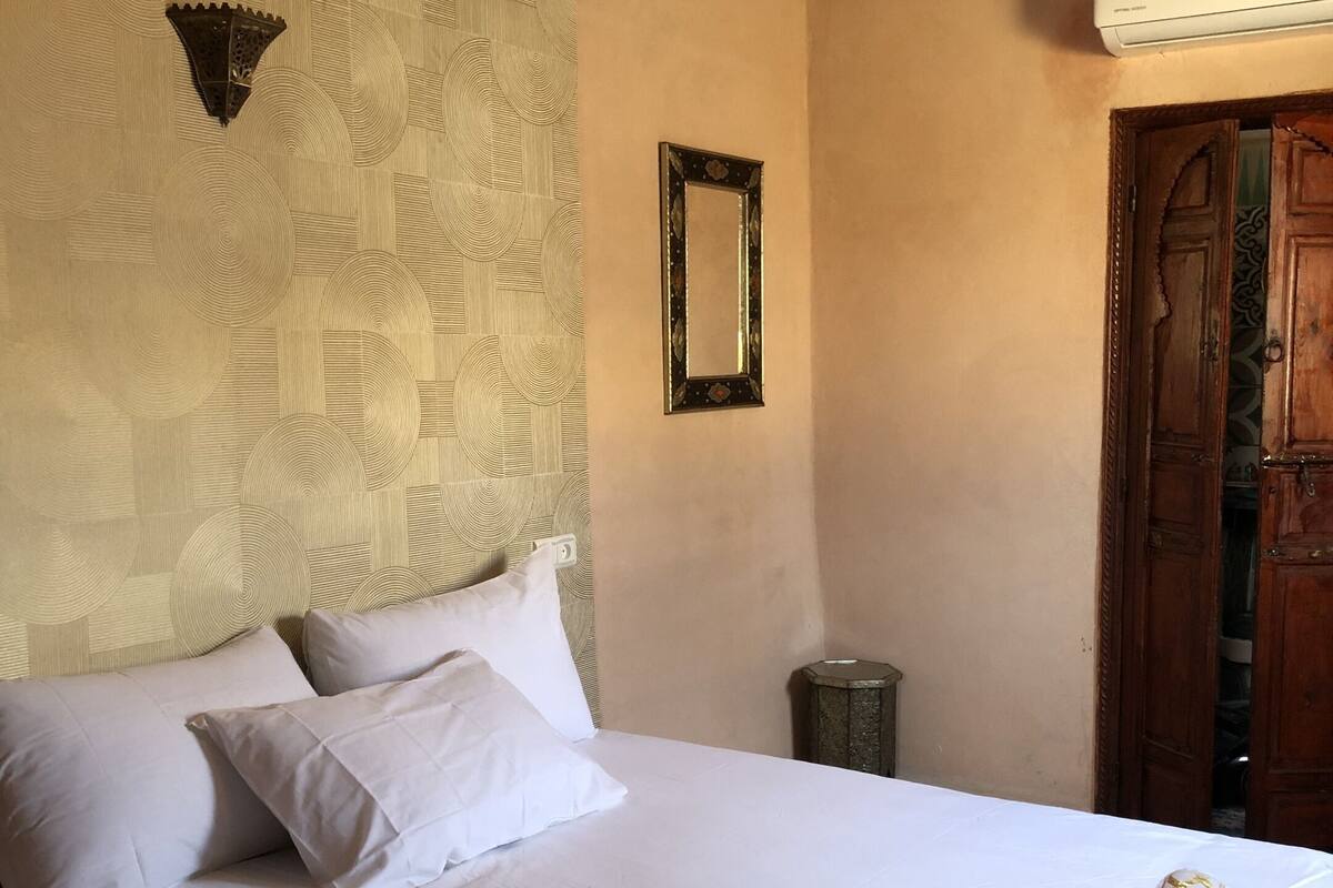 Deluxe Double Room, Private Bathroom, Pool View (Jasmin 2 Personnes	) | Hypo-allergenic bedding available, in-room safe, blackout drapes