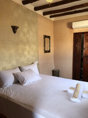 华丽双人房, 私人浴室, 泳池景观 (Jasmin 2 Personnes	) | 防过敏的被褥、客房内保险箱、特色装修、特色家居