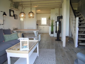 Smart TV, fireplace, DVD player, books