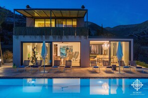 Front of property – evening/night - Villa Dama - Luxury Escape (Avola)