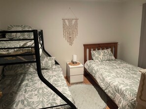 3 bedrooms, iron/ironing board - Elliston Esplanade Beach House (RUFF-INN-IT) (Elliston)